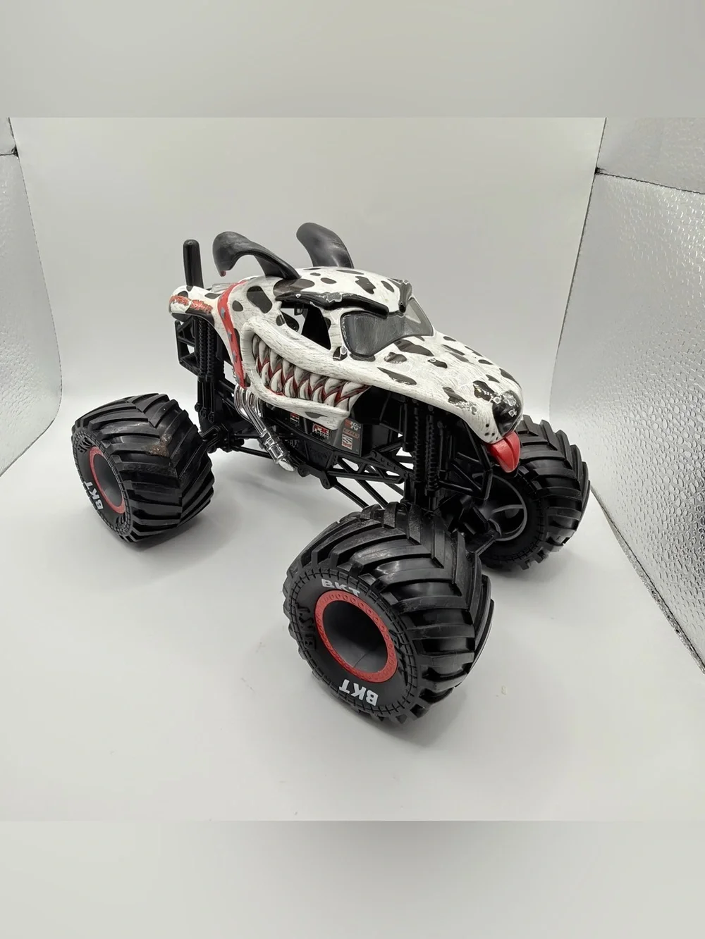 Spin Master 2018 Monster Jam Monster Mutt Dalmatian Rev N Roar Push Car